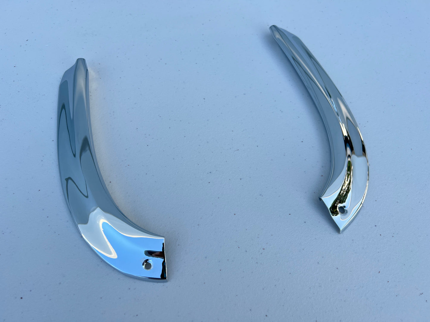 1963 CHEVY IMPALA FULL-SIZE BELAIR BISCAYNE LOWER EYEBROW MOLDINGS PAIR / CHROME FINISH [NEW]