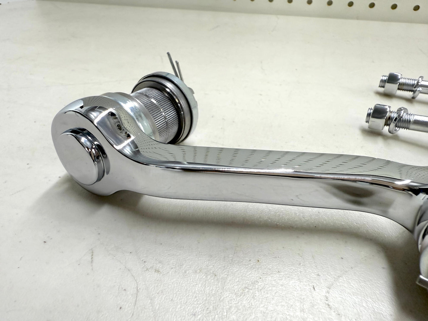 1955-57 GM CHEVY BEL AIR / FULL SIZE PREMIUM HEAVY DUTY IDLER ARM WITH UPGRADED BEARING CONVERSION / SHOW CHROME FINISH