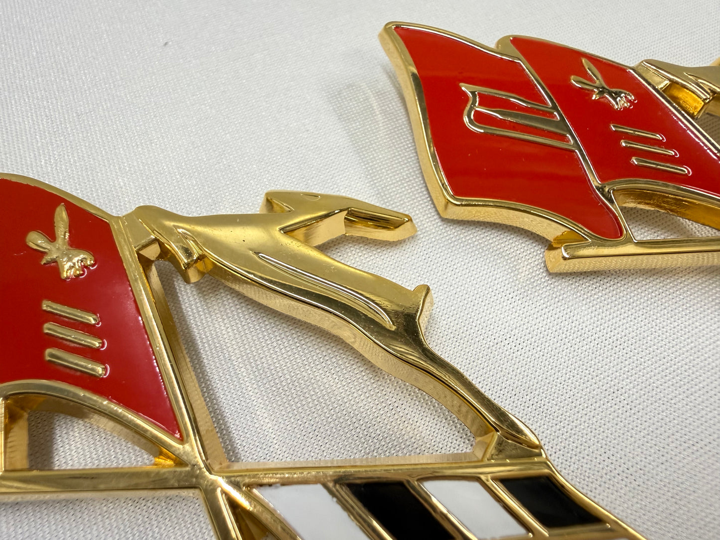 1959 CHEVROLET CHEVY IMPALA REAR QUARTER PANEL GOLD CROSS FLAGS DEER EMBLEM 1PAIR [NEW]