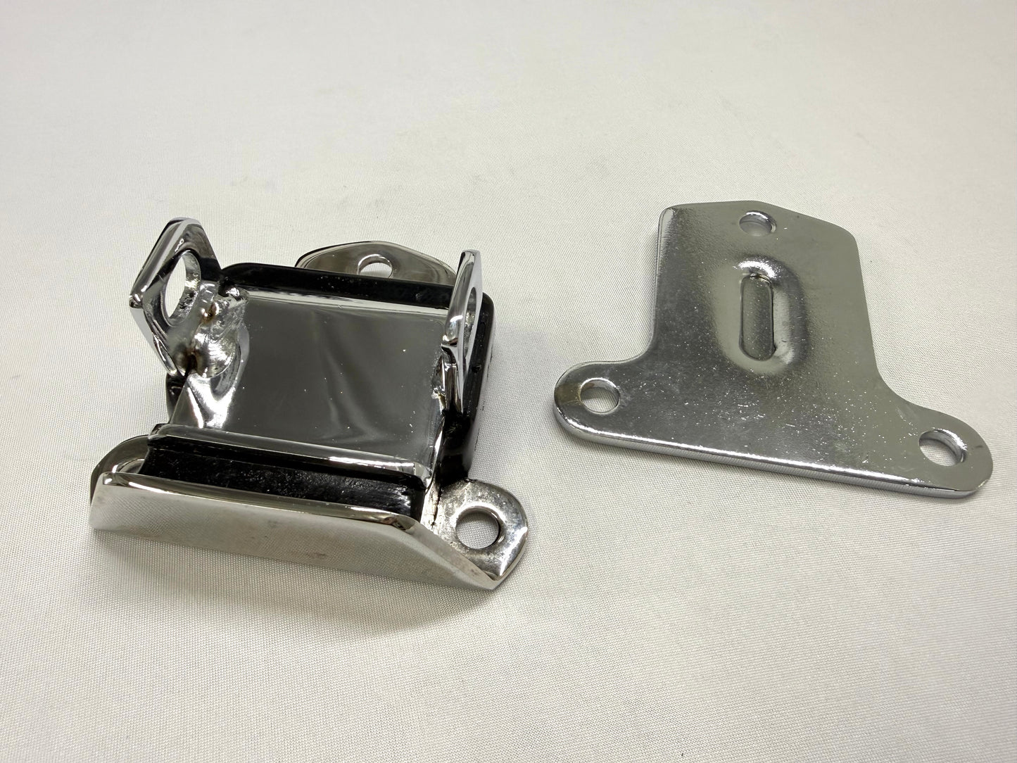 HEAVY DUTY ENGINE MOTOR MOUNT (SMALL BLOCK & BIG BLOCK CHEVY SBC 283 305 327 350 BB 383 400 396 427 454) / IMPORT CHROME 1PC