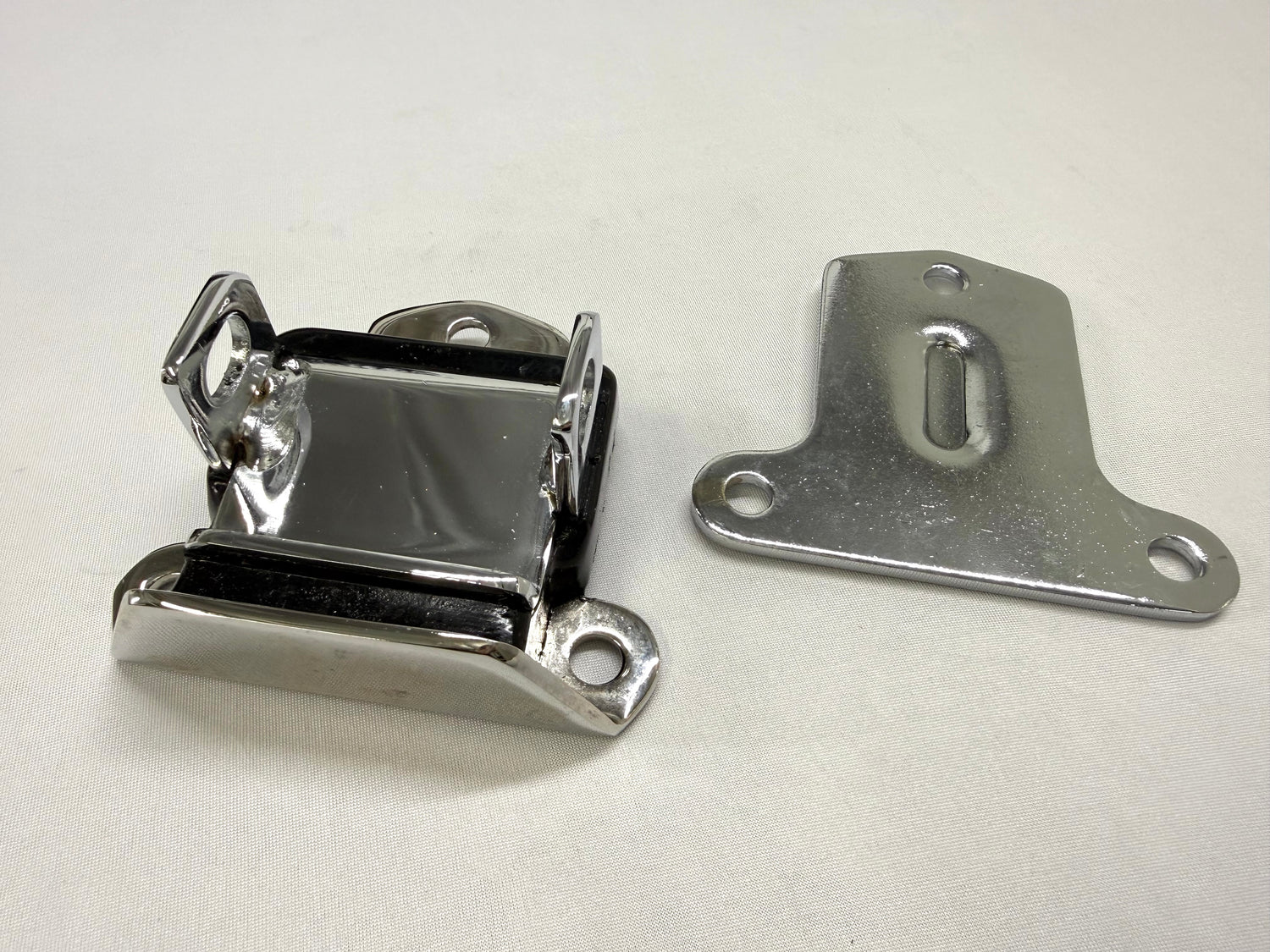 HEAVY DUTY ENGINE MOTOR MOUNT (SMALL BLOCK & BIG BLOCK CHEVY SBC 283 305 327 350 BB 383 400 396 427 454) / IMPORT CHROME 1PC