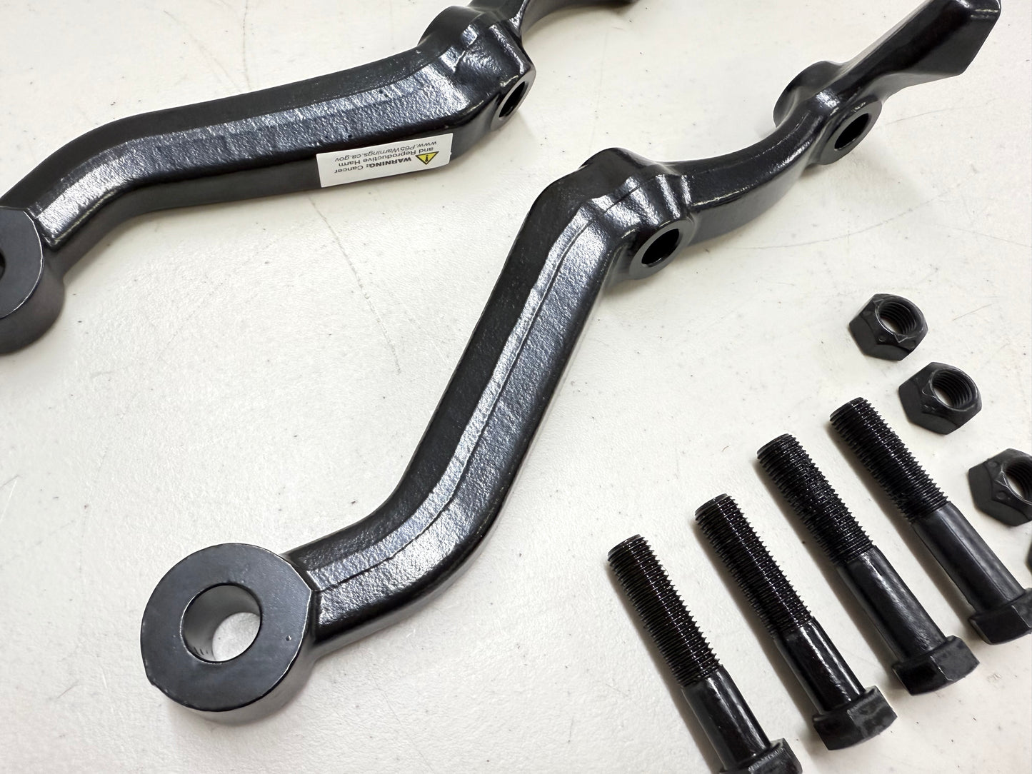 1959-64 CHEVY IMPALA BELAIR DRUM BRAKE SPINDLE STEERING ARM KNUCKLES (PAIR) / BLACK POWDERCOAT FINISH [NEW]