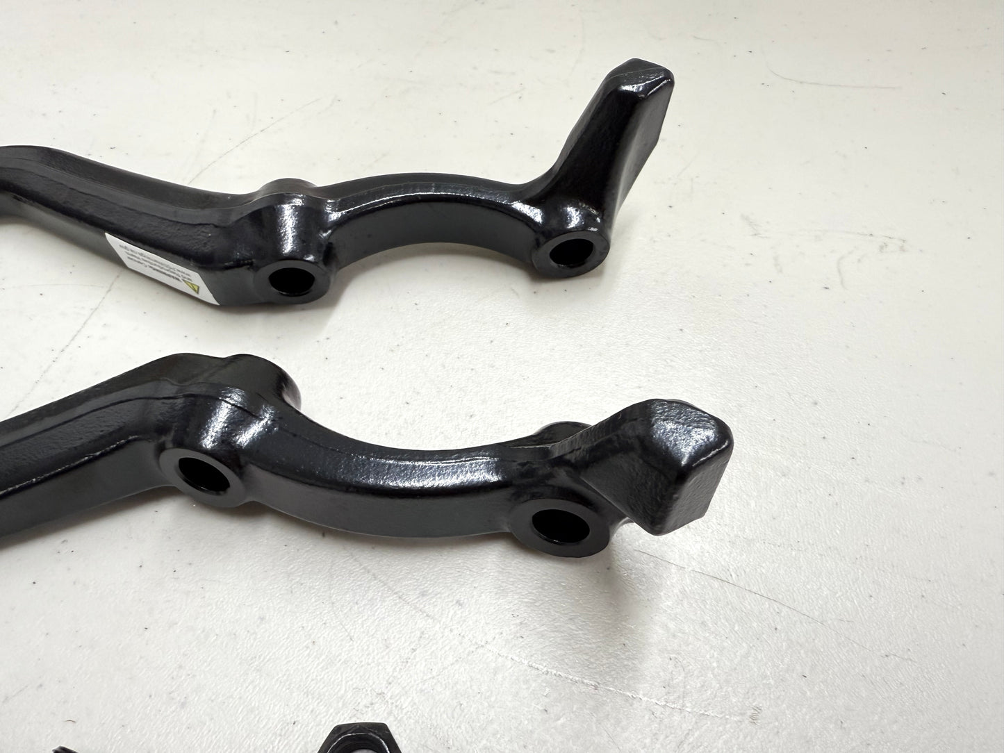 1959-64 CHEVY IMPALA BELAIR DRUM BRAKE SPINDLE STEERING ARM KNUCKLES (PAIR) / BLACK POWDERCOAT FINISH [NEW]