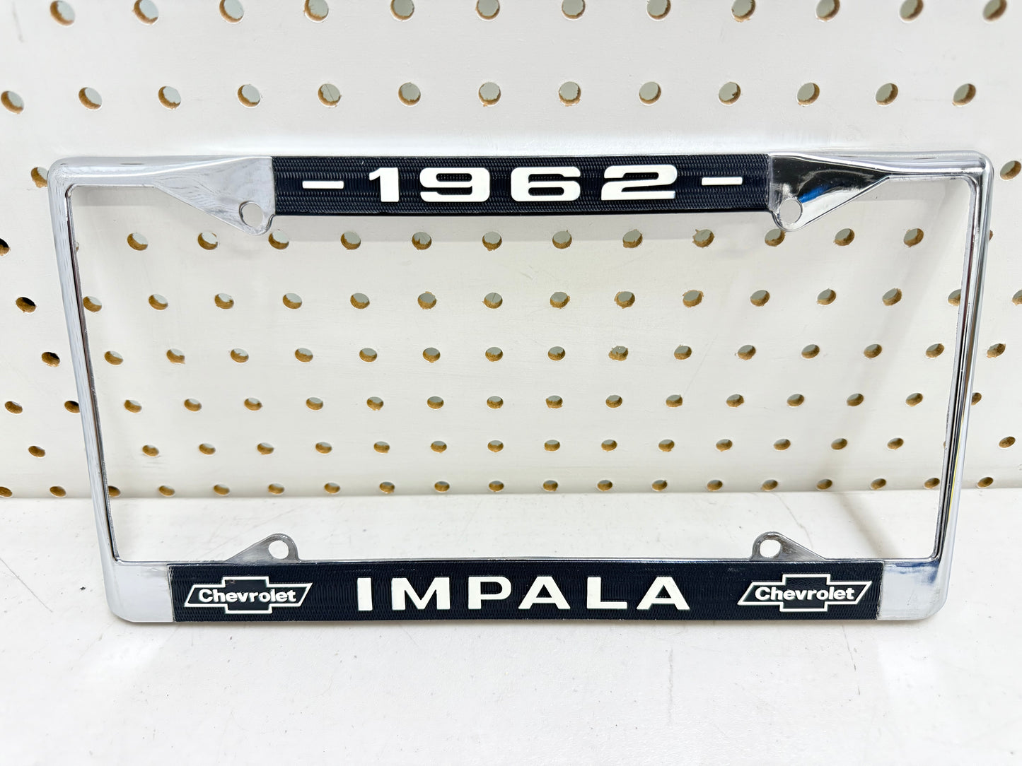 1962 CHEVY IMPALA GM LICENSED VINTAGE FRONT REAR LICENSE PLATE HOLDER RETAINER FRAME WITH DUAL BOWTIE LOGOS
