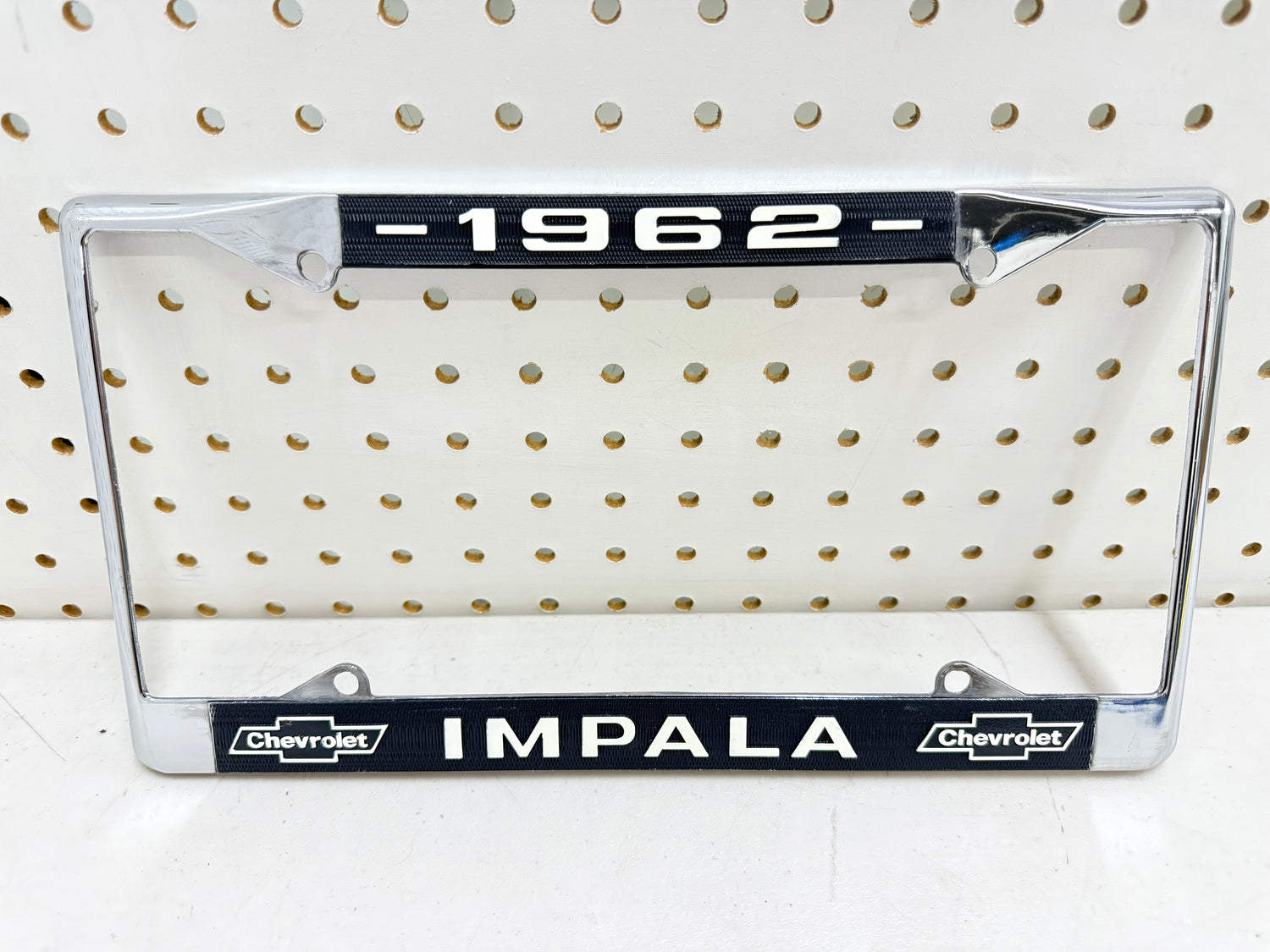 1962 CHEVY IMPALA GM LICENSED VINTAGE FRONT REAR LICENSE PLATE HOLDER RETAINER FRAME WITH DUAL BOWTIE LOGOS