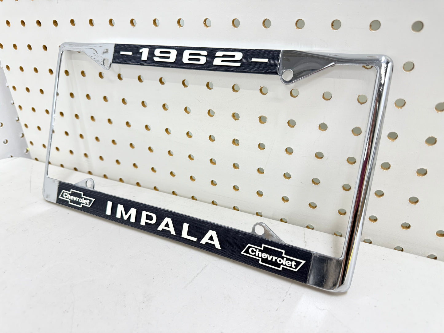 1962 CHEVY IMPALA GM LICENSED VINTAGE FRONT REAR LICENSE PLATE HOLDER RETAINER FRAME WITH DUAL BOWTIE LOGOS