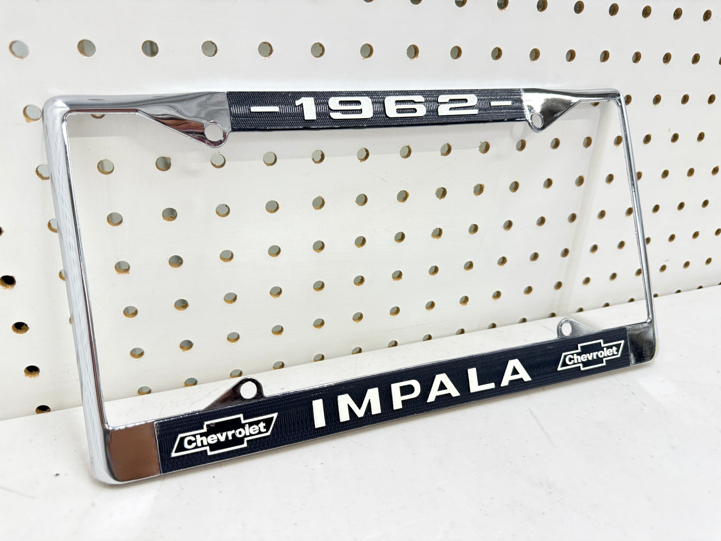 1962 CHEVY IMPALA GM LICENSED VINTAGE FRONT REAR LICENSE PLATE HOLDER RETAINER FRAME WITH DUAL BOWTIE LOGOS