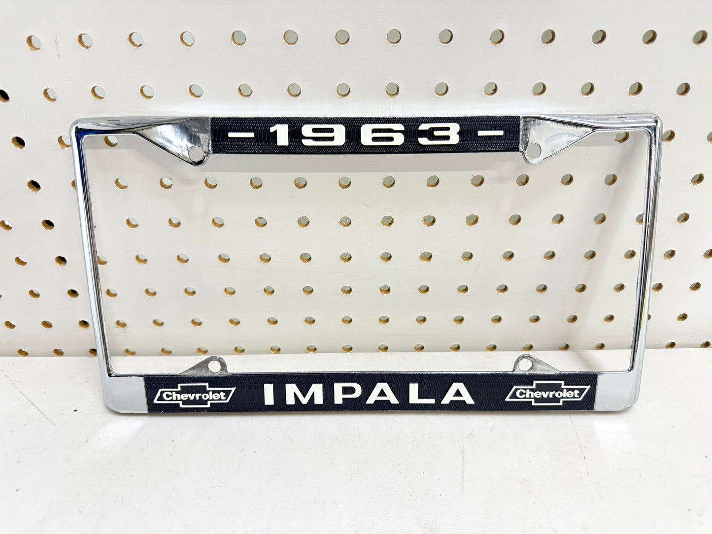1963 CHEVY IMPALA GM LICENSED VINTAGE FRONT REAR LICENSE PLATE HOLDER RETAINER FRAME WITH DUAL BOWTIE LOGOS