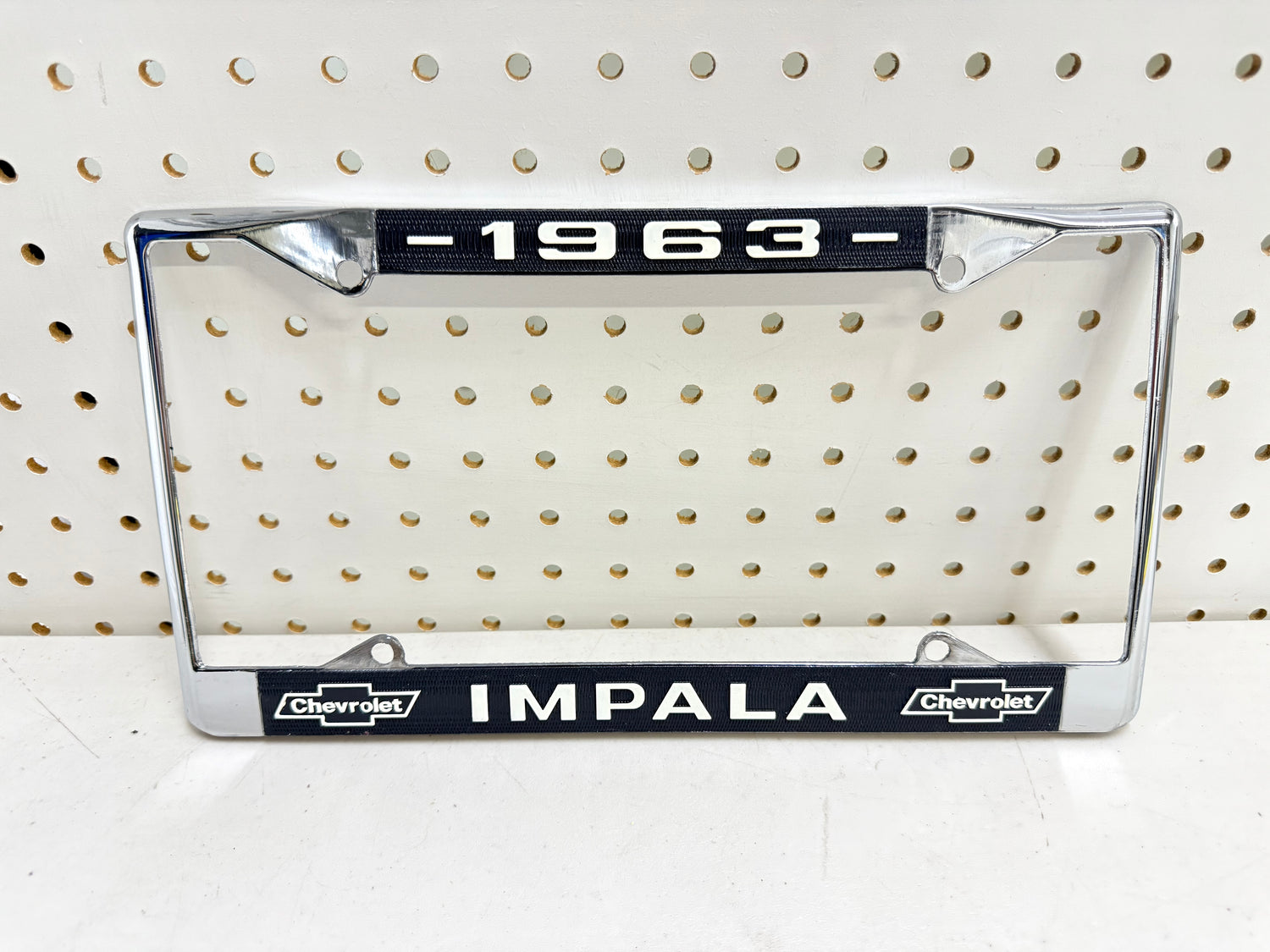 1963 CHEVY IMPALA GM LICENSED VINTAGE FRONT REAR LICENSE PLATE HOLDER RETAINER FRAME WITH DUAL BOWTIE LOGOS