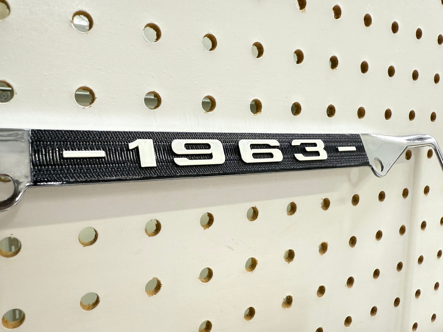 1963 CHEVY IMPALA GM LICENSED VINTAGE FRONT REAR LICENSE PLATE HOLDER RETAINER FRAME WITH DUAL BOWTIE LOGOS