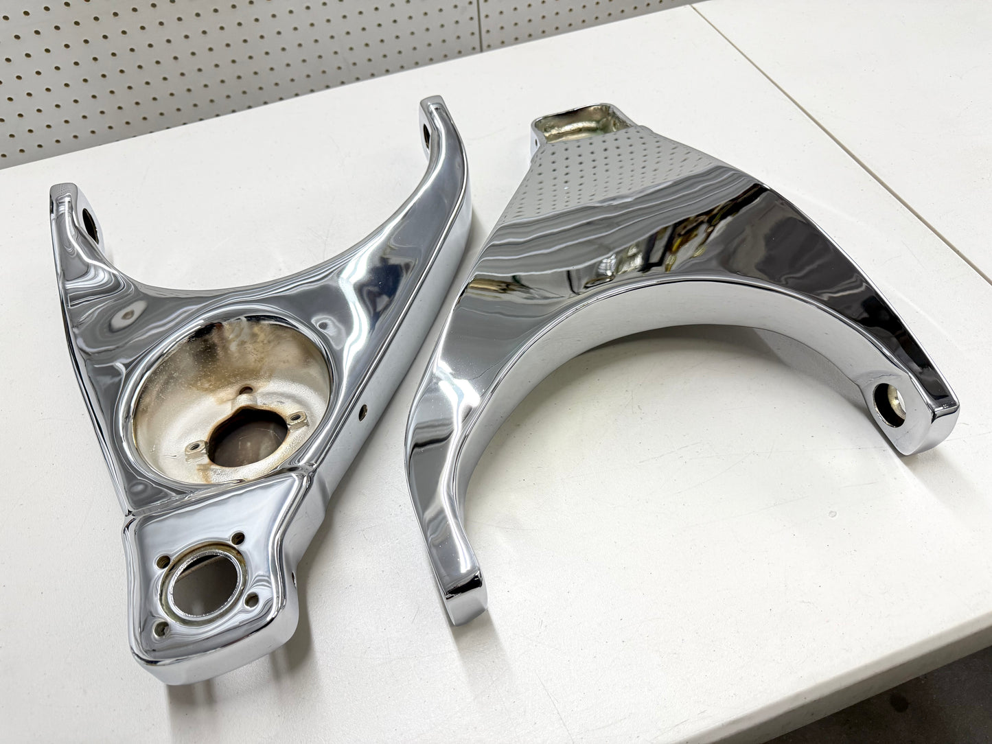 [ORIGINAL / OEM] 1955-1957 CHEVY BEL AIR TRI5 LOWER CONTROL ARMS REINFORCED AND MOLD (ARMS ONLY) 1PAIR / CHROME FINISH