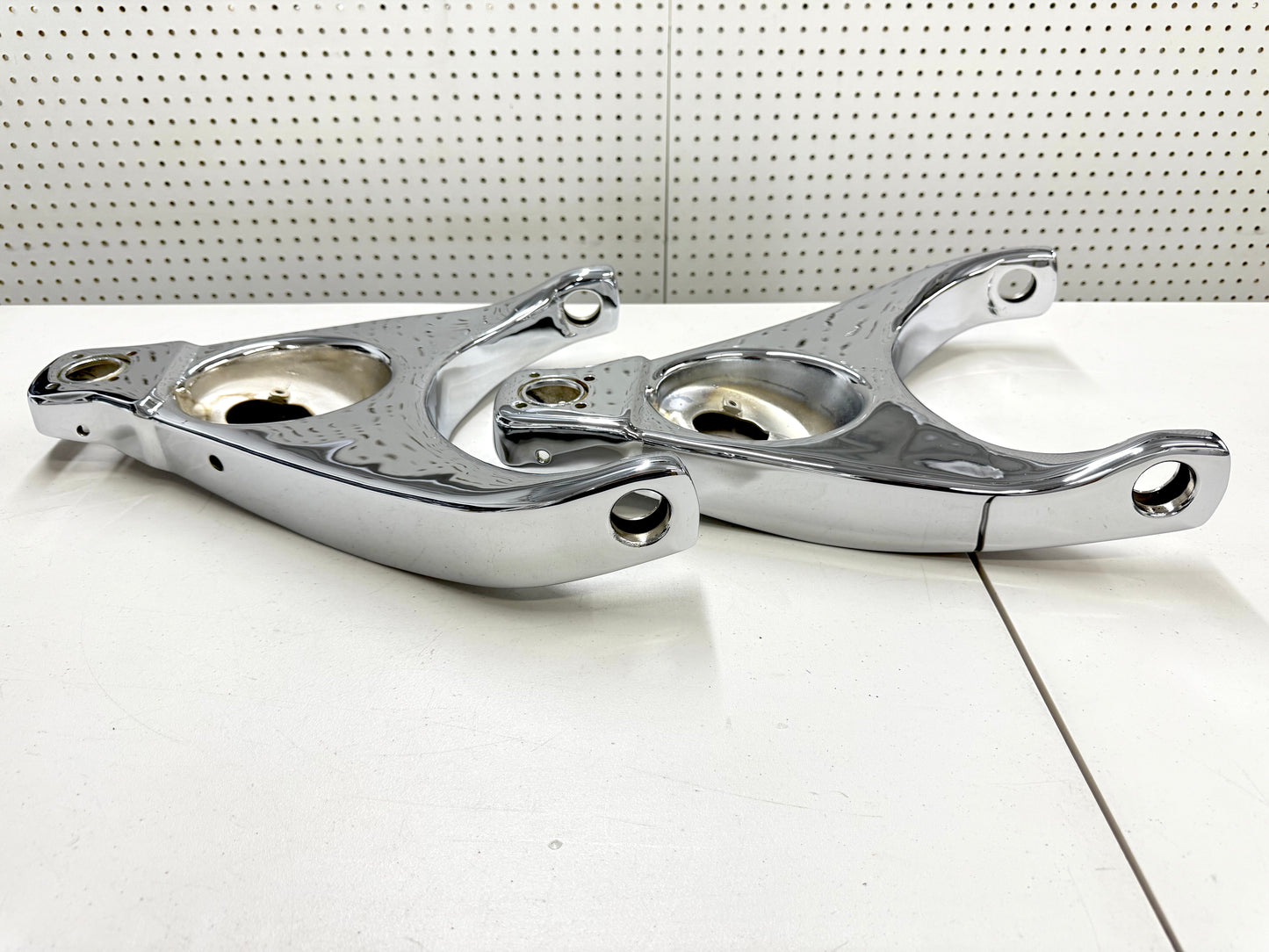 [ORIGINAL / OEM] 1955-1957 CHEVY BEL AIR TRI5 LOWER CONTROL ARMS REINFORCED AND MOLD (ARMS ONLY) 1PAIR / CHROME FINISH
