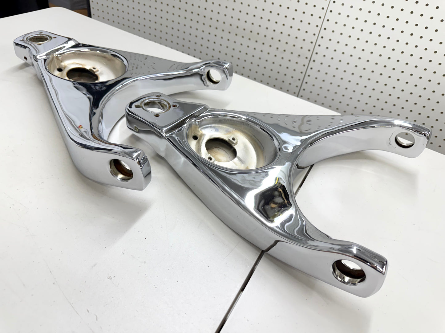 [ORIGINAL / OEM] 1955-1957 CHEVY BEL AIR TRI5 LOWER CONTROL ARMS REINFORCED AND MOLD (ARMS ONLY) 1PAIR / CHROME FINISH