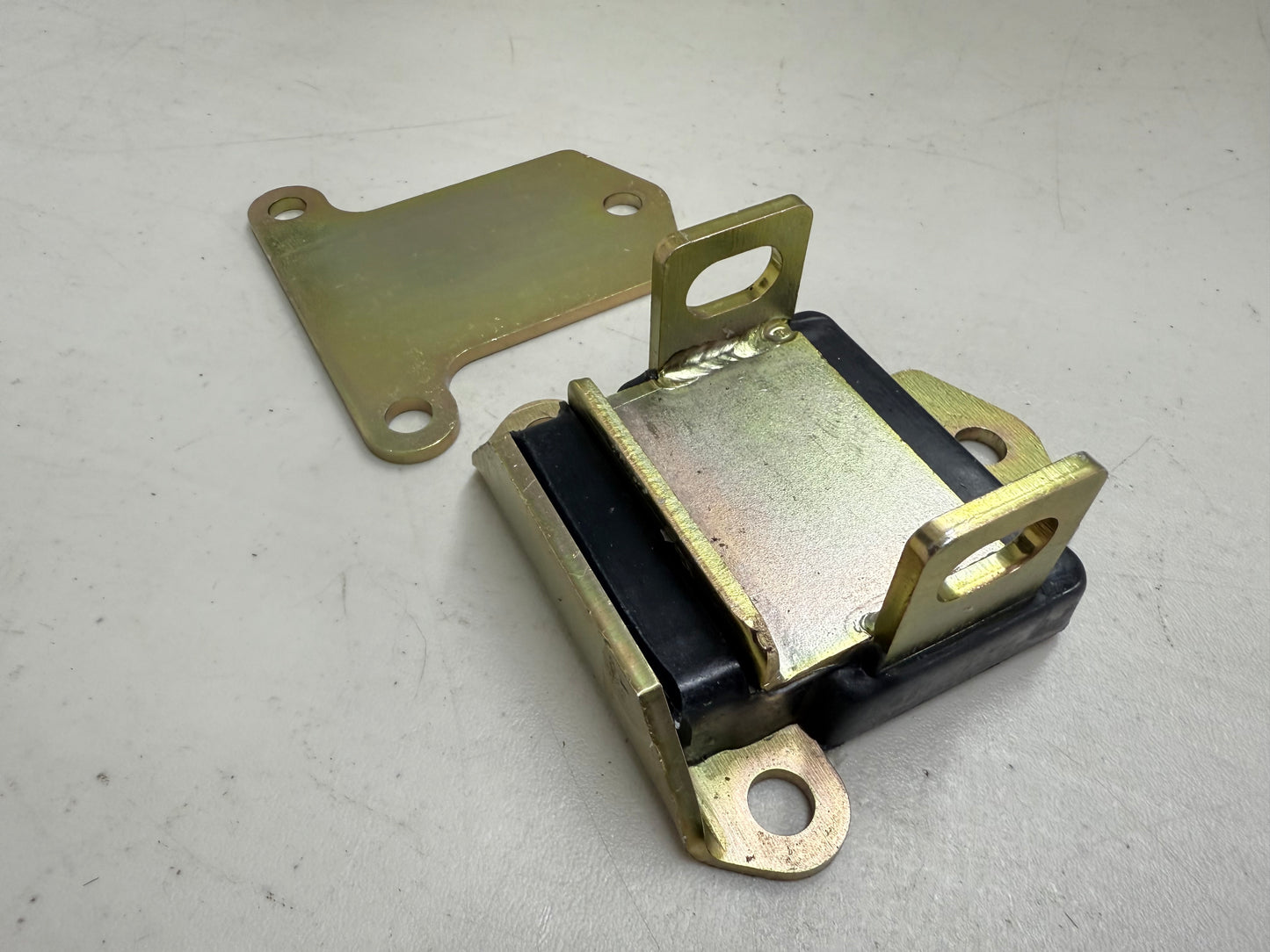 SMALL BLOCK & BIG BLOCK CHEVY SBC 283 305 327 350 BB 383 400 396 427 454 ENGINE MOTOR MOUNT 1PC