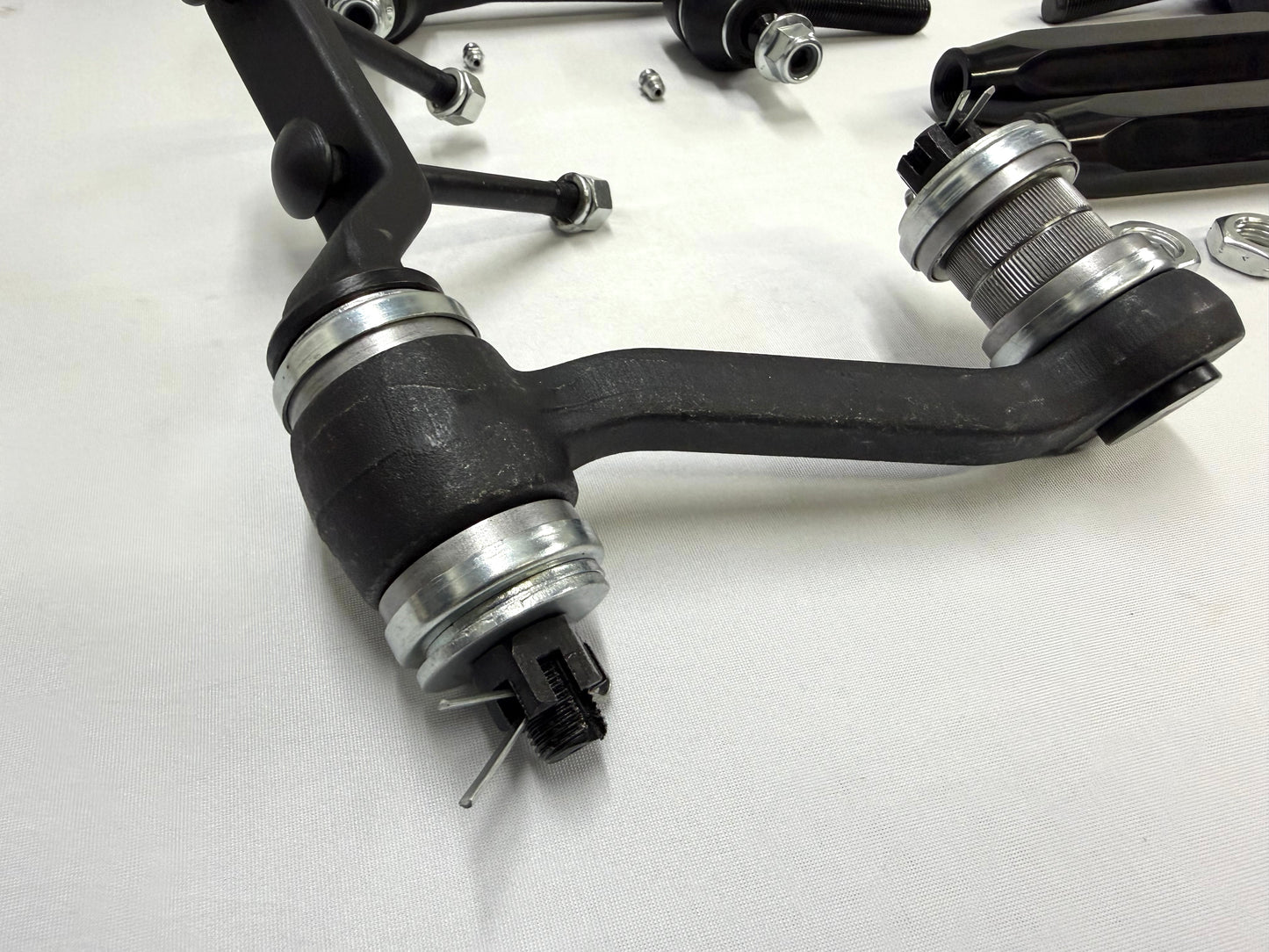 1955-57 GM CHEVY CHEVROLET BEL AIR NOMAD 210 150 TRI FIVE PREMIUM HEAVY DUTY COMPLETE STEERING LINKAGE KIT W/ IDLER ARM BEARING UPGRADE W/ BLACK SLEEVES