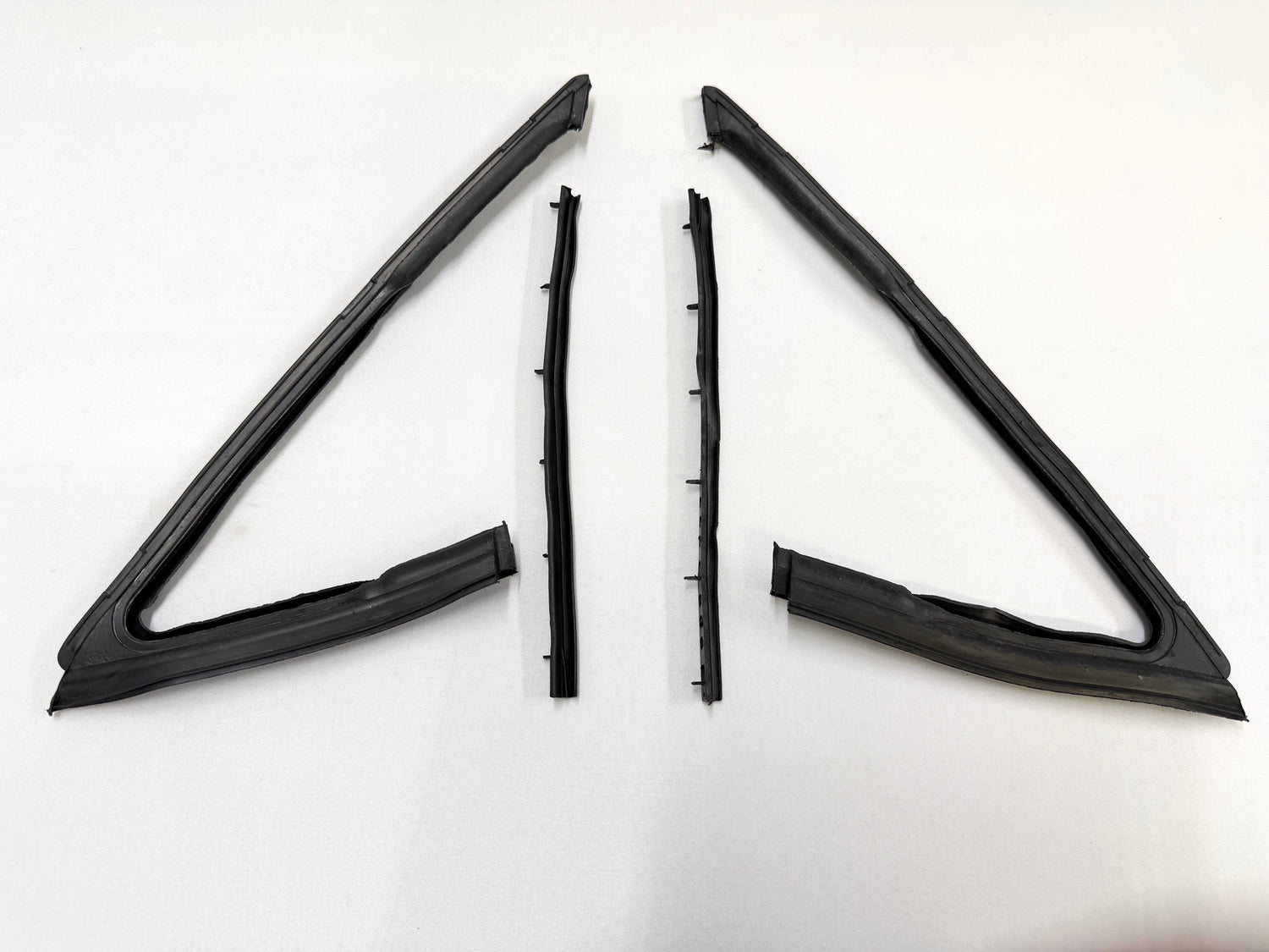 1963-1964 CHEVROLET CHEVY IMPALA 2 DOOR HARDTOP OR CONVERTIBLE DOOR VENT WINDOW WEATHERSTRIP SET RUBBERS 1PAIR [NEW]
