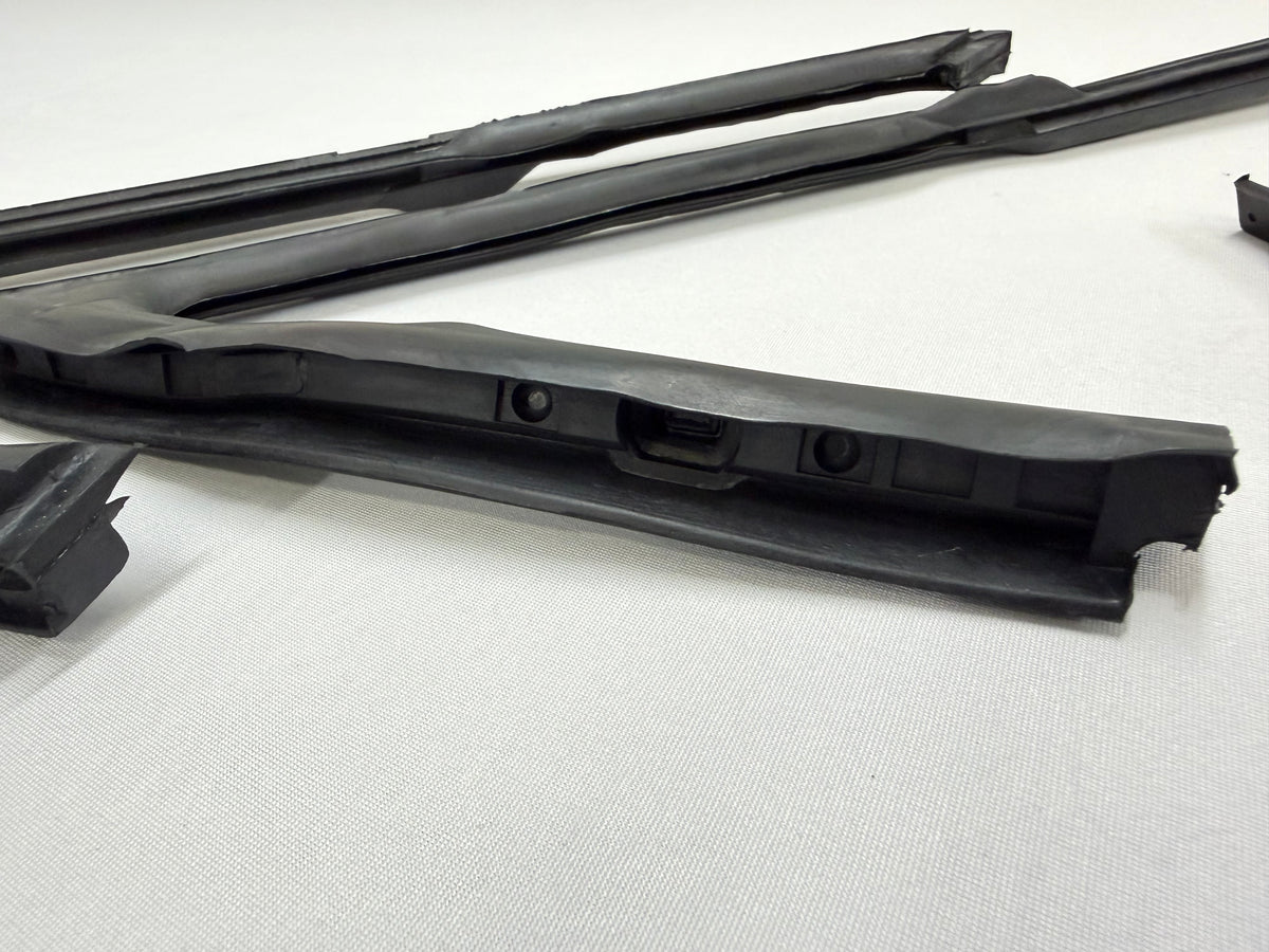 1963-1964 CHEVROLET CHEVY IMPALA 2 DOOR HARDTOP OR CONVERTIBLE DOOR VENT WINDOW WEATHERSTRIP SET RUBBERS 1PAIR [NEW]