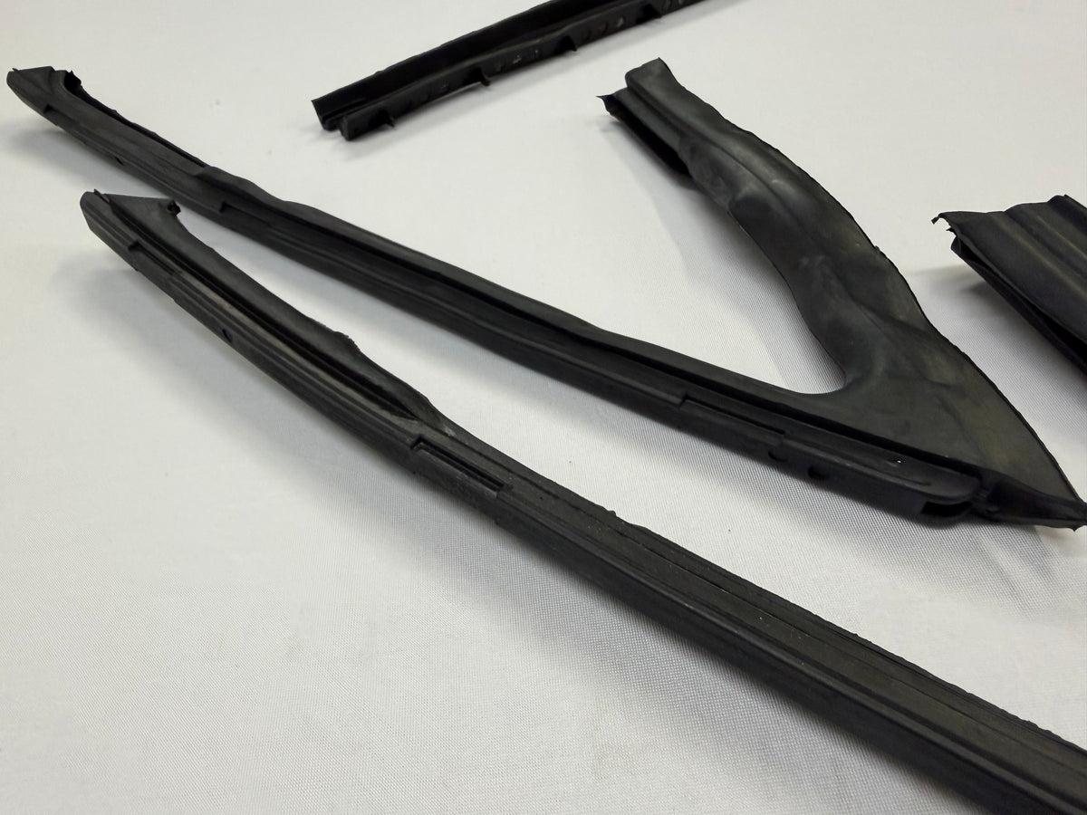 1963-1964 CHEVROLET CHEVY IMPALA 2 DOOR HARDTOP OR CONVERTIBLE DOOR VENT WINDOW WEATHERSTRIP SET RUBBERS 1PAIR [NEW]