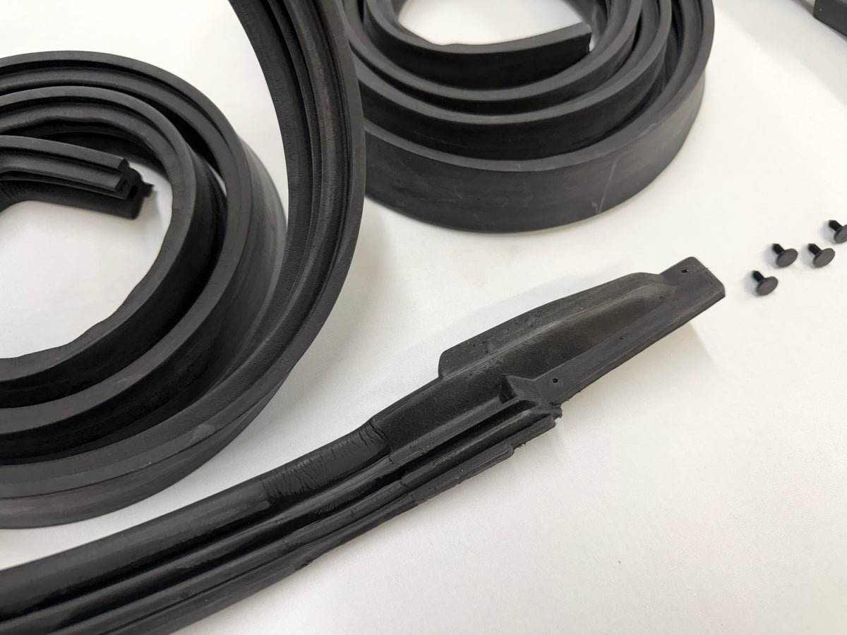 1963-1964 CHEVROLET CHEVY IMPALA / BUICK PONTIAC OLDSMOBILE 2 DOOR HARDTOP ROOF RAIL WEATHERSTRIPS RUBBERS SEALS 1PAIR [NEW]