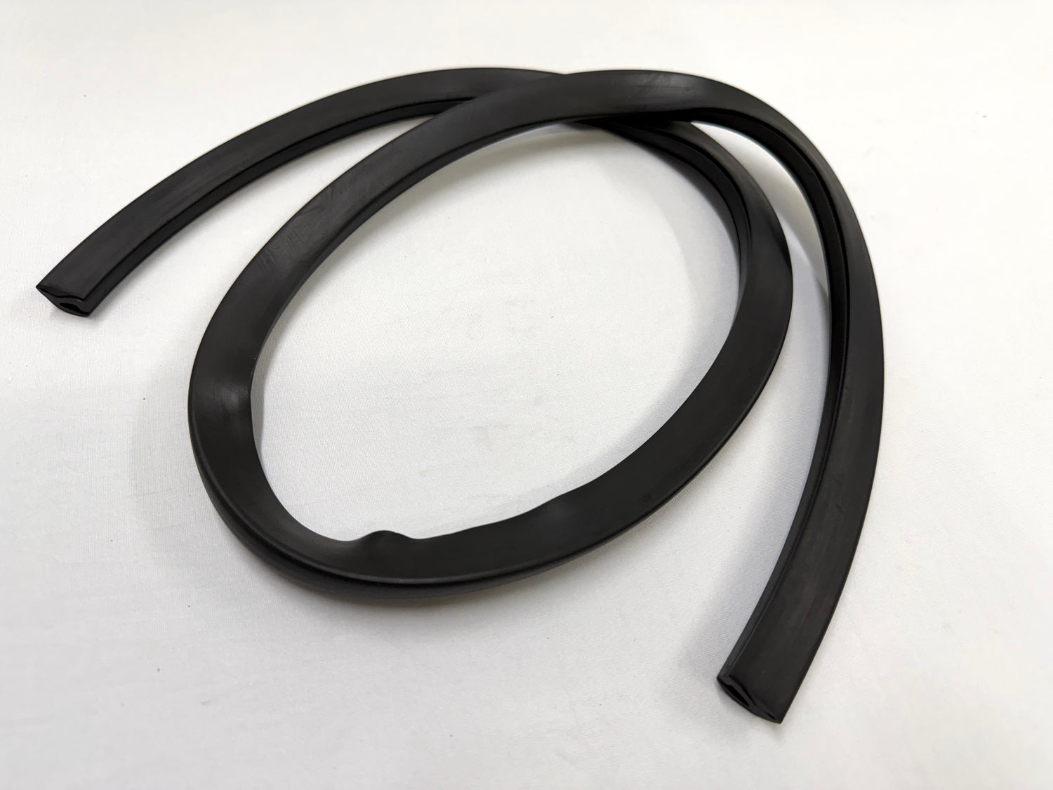 1963-1964 CHEVROLET CHEVY IMPALA BEL AIR BISCAYNE HOOD TO COWL SEAL WEATHERSTRIP RUBBER 1PC [NEW]