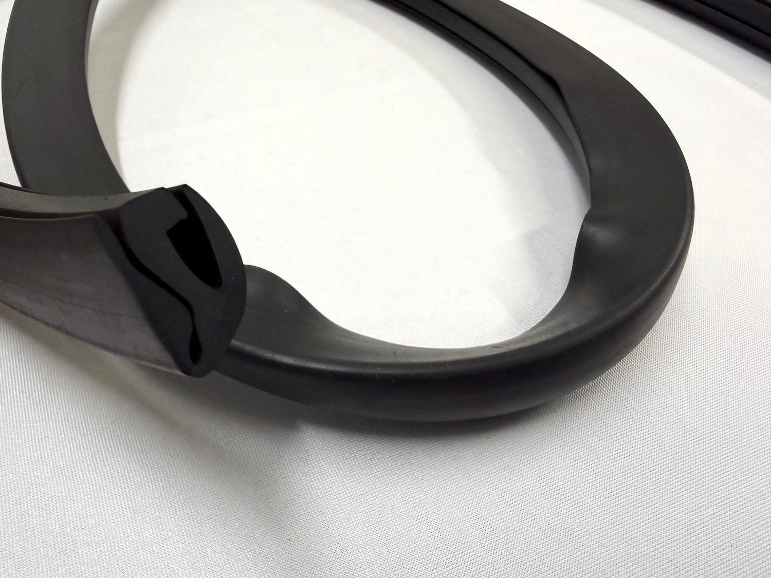 1963-1964 CHEVROLET CHEVY IMPALA BEL AIR BISCAYNE HOOD TO COWL SEAL WEATHERSTRIP RUBBER 1PC [NEW]