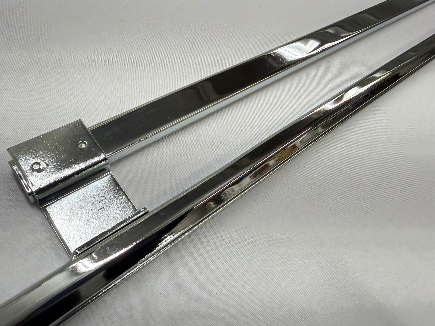 1961-1964 CHEVY IMPALA BUICK PONTIAC OLDSMOBILE B-BODY LOWER DOOR WINDOW CHANNEL FRAME TRACK / LH DRIVER SIDE [NEW] / IMPORT CHROME
