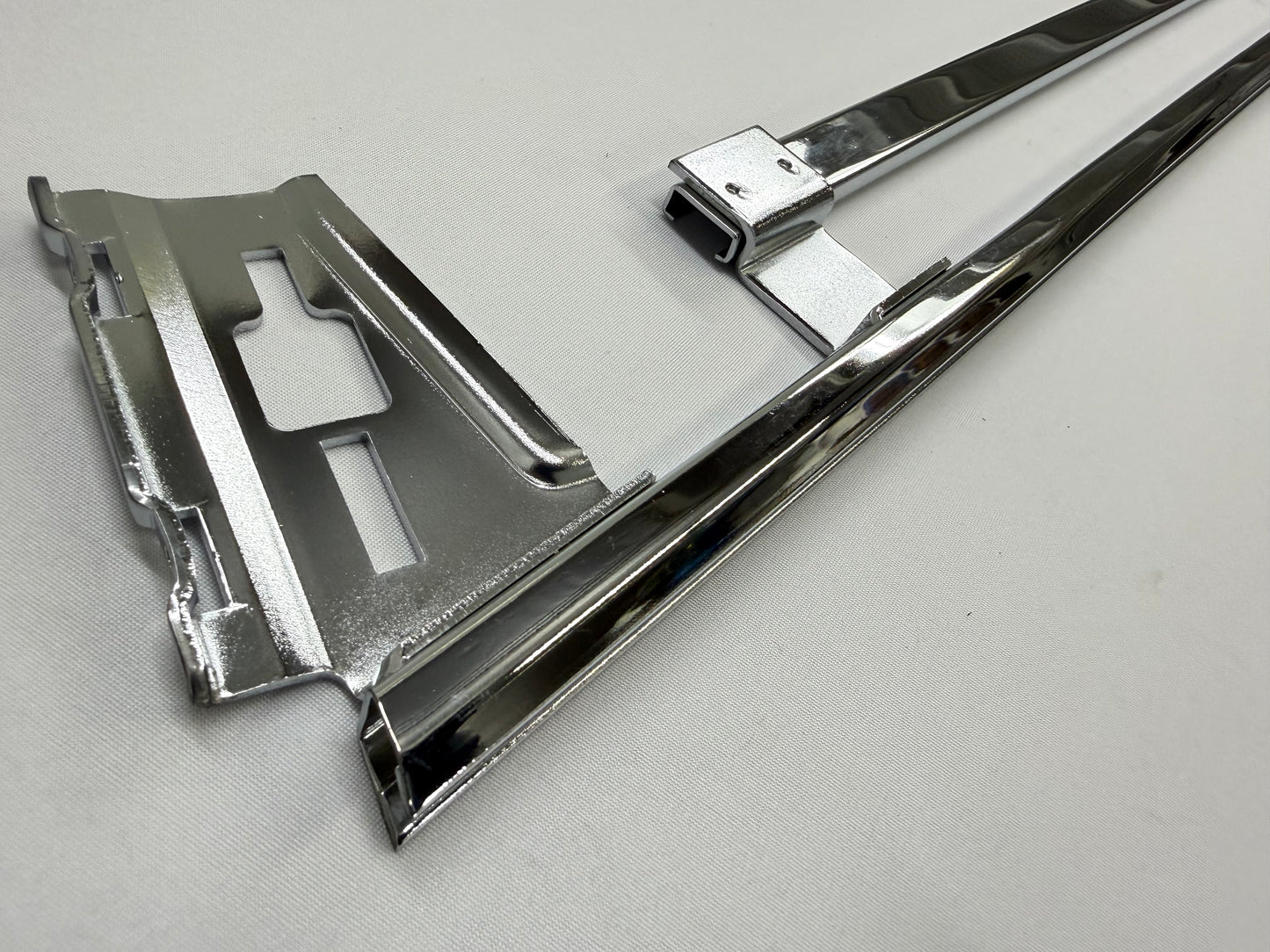 1961-1964 CHEVY IMPALA BUICK PONTIAC OLDSMOBILE B-BODY LOWER DOOR WINDOW CHANNEL FRAME TRACK / LH DRIVER SIDE [NEW] / IMPORT CHROME