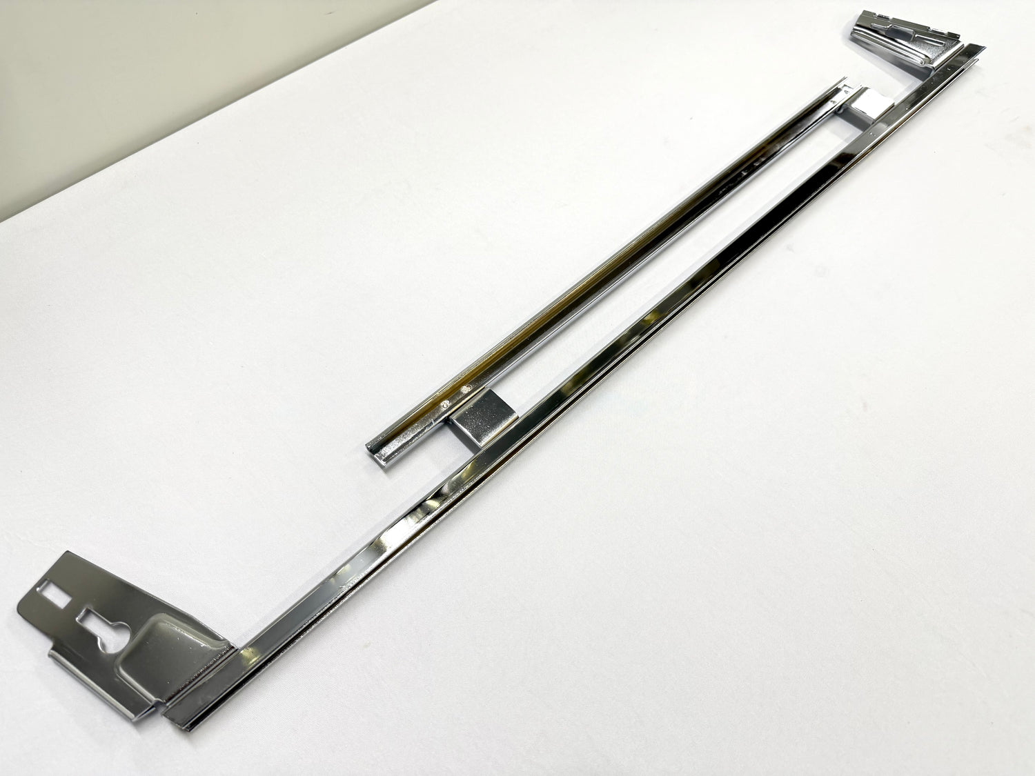 1961-1964 CHEVY IMPALA BUICK PONTIAC OLDSMOBILE B-BODY LOWER DOOR WINDOW CHANNEL FRAME TRACK / LH DRIVER SIDE [NEW] / IMPORT CHROME