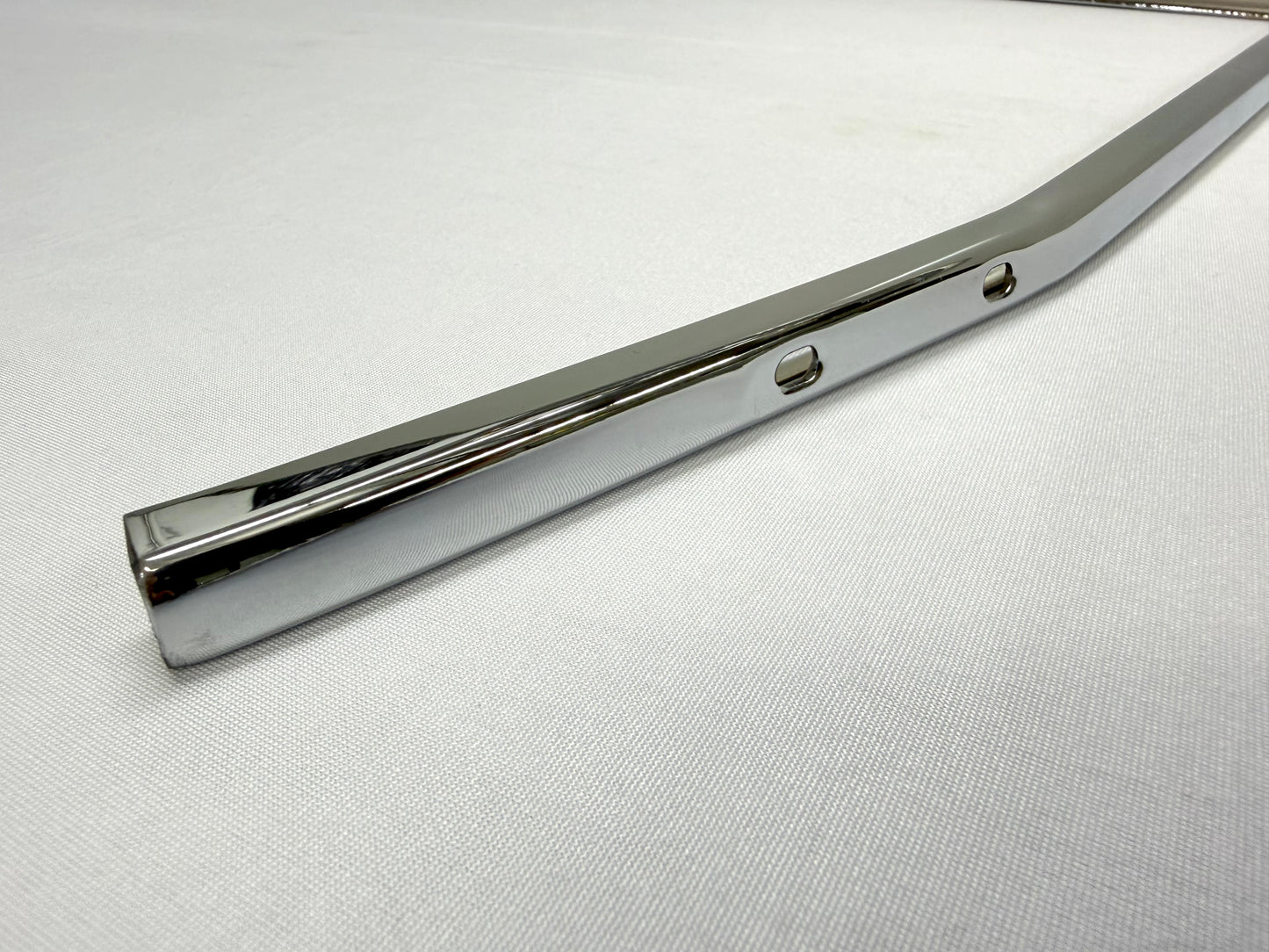 1962-1964 CHEVY IMPALA BUICK PONTIAC OLDSMOBILE B-BODY DOOR WINDOW FRAME RH PASSENGER SIDE [NEW] / IMPORT CHROME