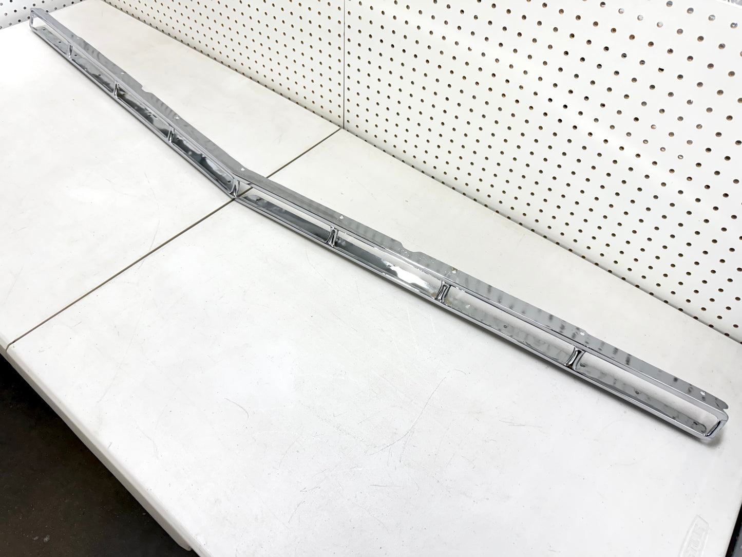 [ORIGINAL OEM RESTORED] 1961 CHEVY IMPALA BEL AIR BISCAYNE / FULL SIZE UPPER GRILLE MOLDING TRIM 1PC / CHROME FINISH