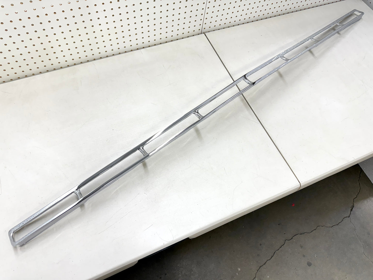 [ORIGINAL OEM RESTORED] 1961 CHEVY IMPALA BEL AIR BISCAYNE / FULL SIZE UPPER GRILLE MOLDING TRIM 1PC / CHROME FINISH