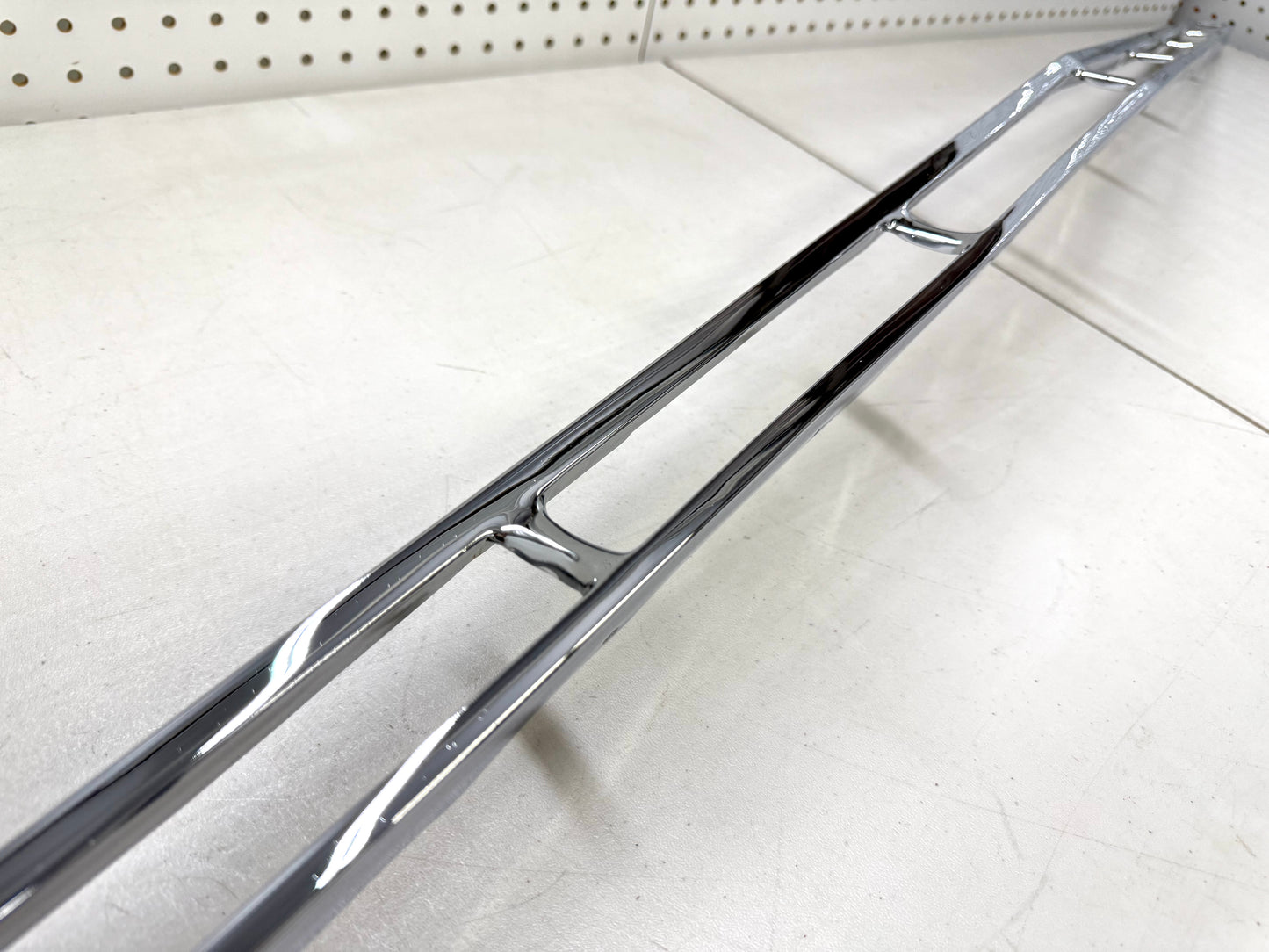 [ORIGINAL OEM RESTORED] 1961 CHEVY IMPALA BEL AIR BISCAYNE / FULL SIZE UPPER GRILLE MOLDING TRIM 1PC / CHROME FINISH