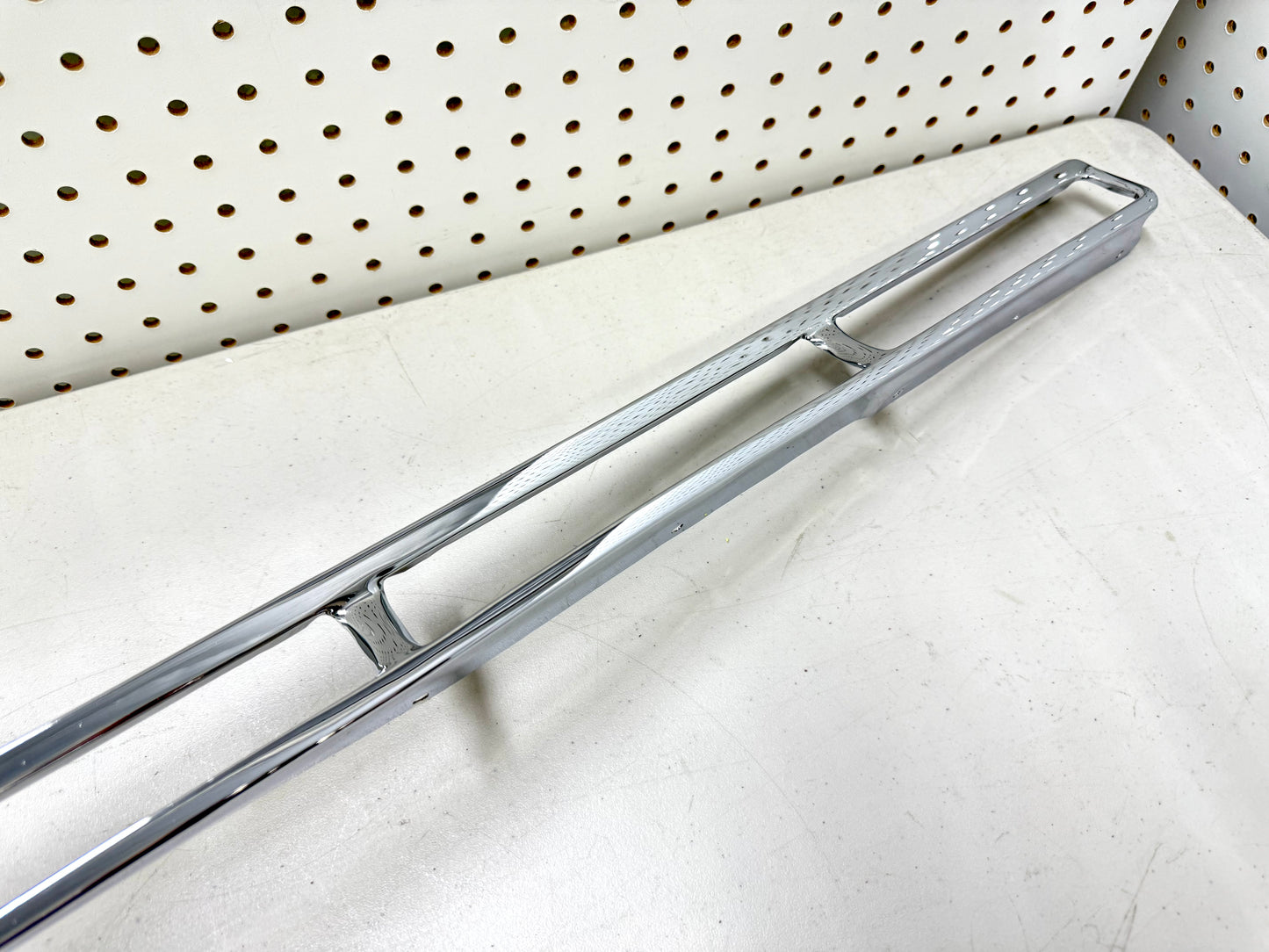 [ORIGINAL OEM RESTORED] 1961 CHEVY IMPALA BEL AIR BISCAYNE / FULL SIZE UPPER GRILLE MOLDING TRIM 1PC / CHROME FINISH