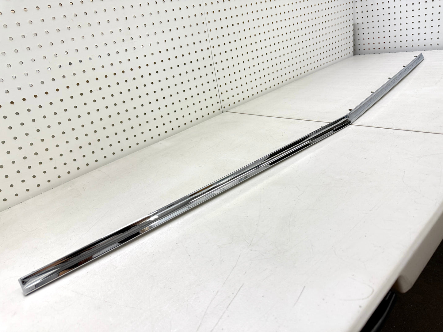 1960 CHEVY IMPALA BEL AIR BISCAYNE EL CAMINO / FULL SIZE HOOD LIP MOLDING [NEW][CHROME FINISH]