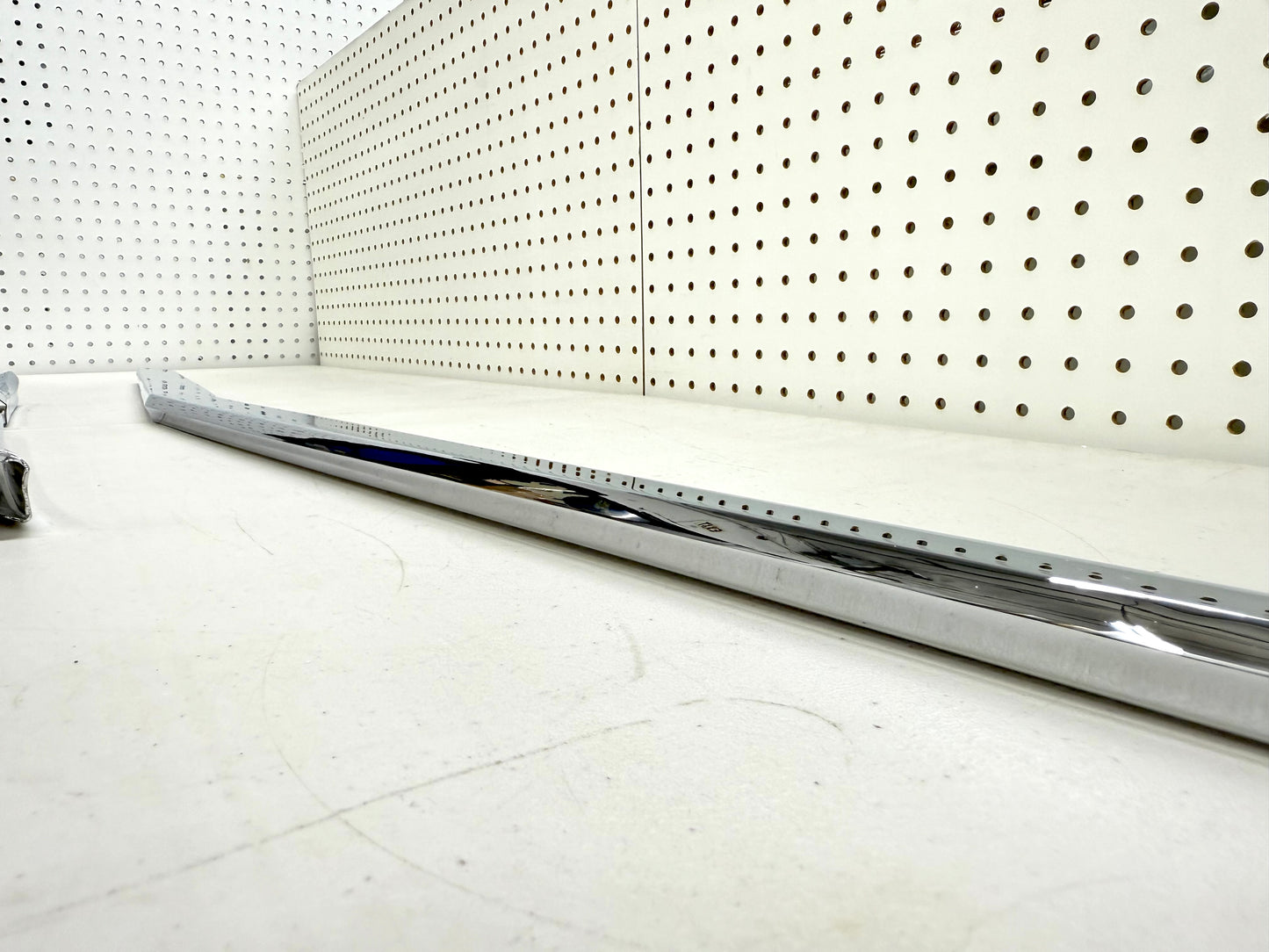 [ORIGINAL OEM RESTORED] 1960 CHEVY IMPALA BEL AIR BISCAYNE / FULL SIZE LOWER GRILLE MOLDING TRIM SET 3PC / CHROME FINISH