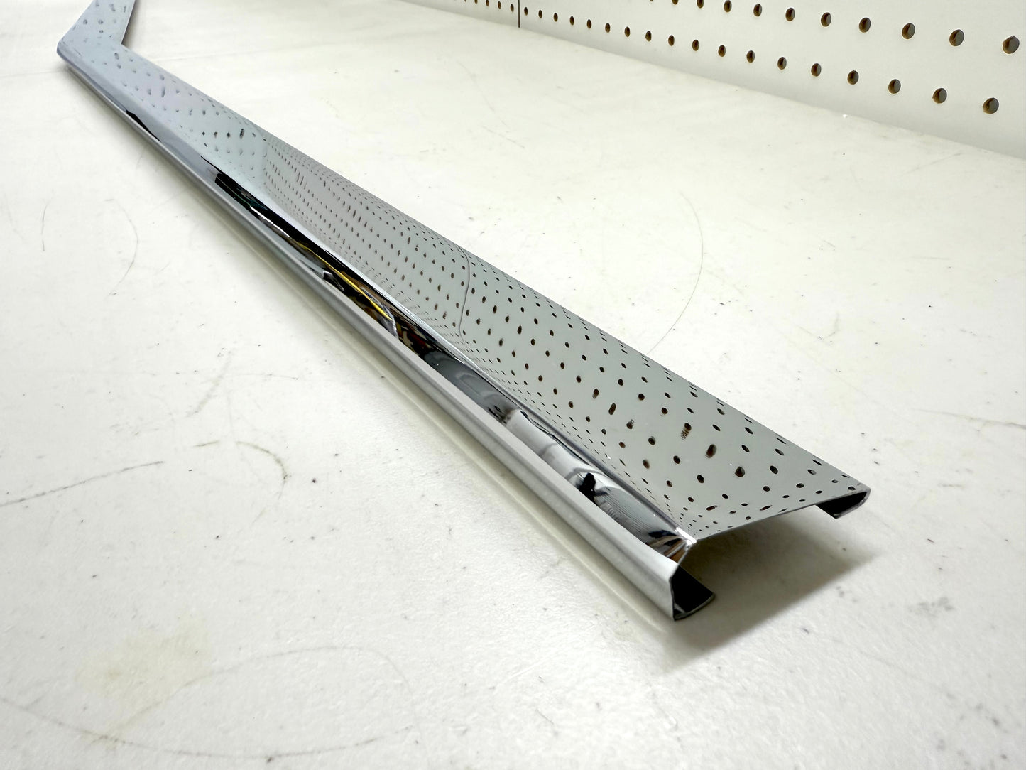 [ORIGINAL OEM RESTORED] 1960 CHEVY IMPALA BEL AIR BISCAYNE / FULL SIZE LOWER GRILLE MOLDING TRIM SET 3PC / CHROME FINISH