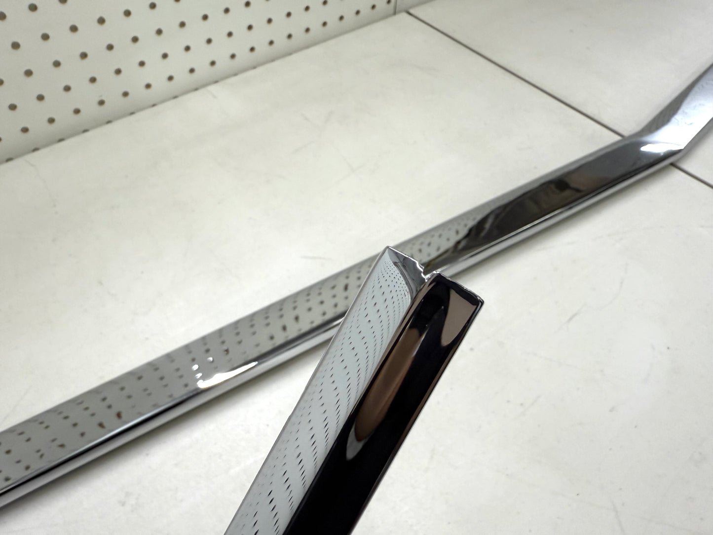 [ORIGINAL OEM RESTORED] 1960 CHEVY IMPALA BEL AIR BISCAYNE / FULL SIZE LOWER GRILLE MOLDING TRIM SET 3PC / CHROME FINISH