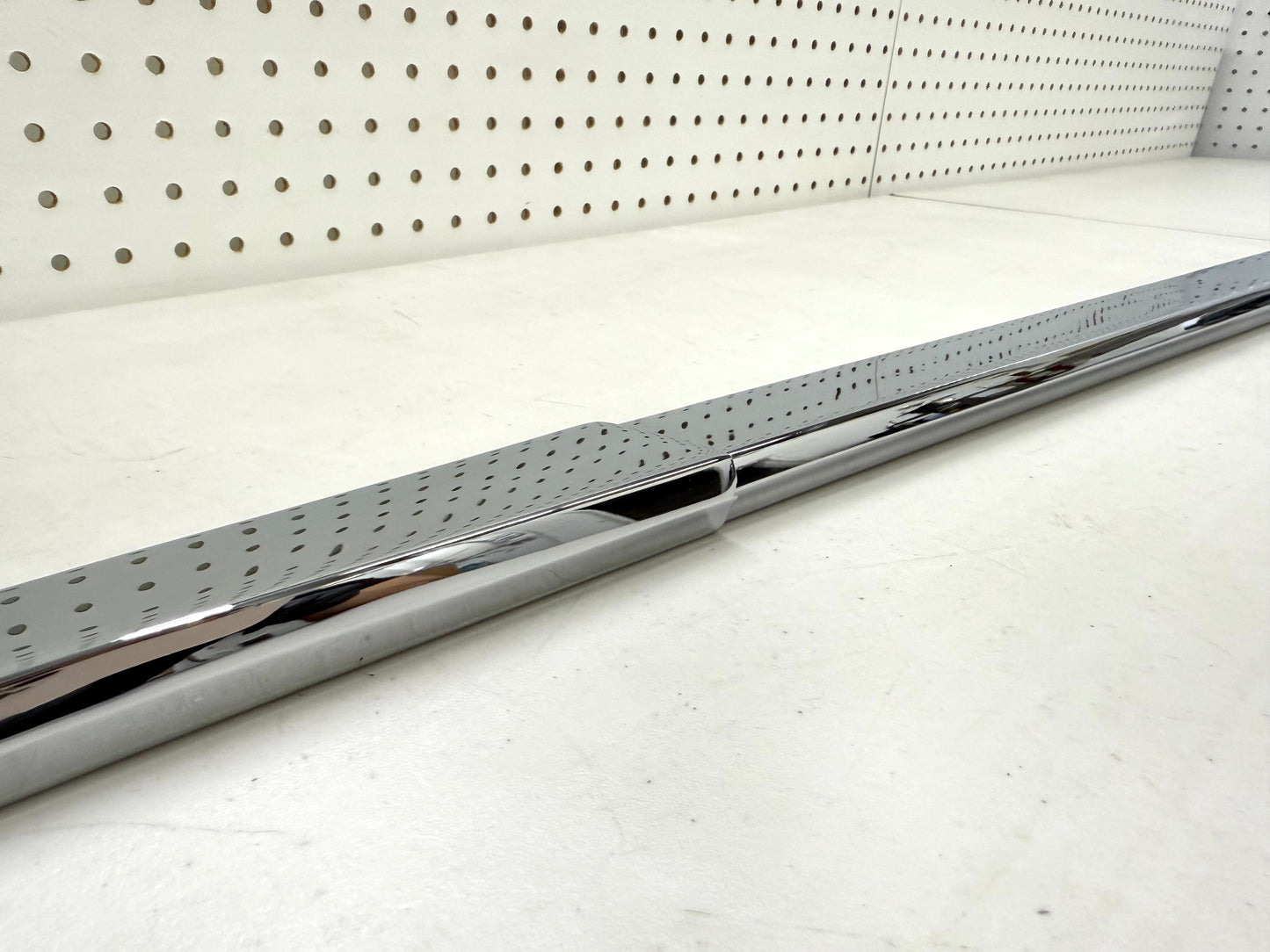 [ORIGINAL OEM RESTORED] 1960 CHEVY IMPALA BEL AIR BISCAYNE / FULL SIZE LOWER GRILLE MOLDING TRIM SET 3PC / CHROME FINISH