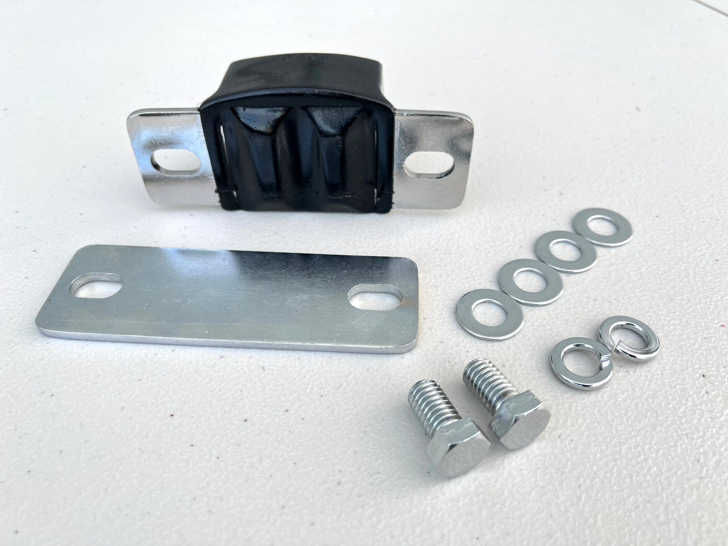 HEAVY DUTY POLY TRANSMISSION MOUNT FOR TH-350, TH-400, 700R-4 (GM CHEVY CARS & TRUCKS) 1PC / IMPORT CHROME