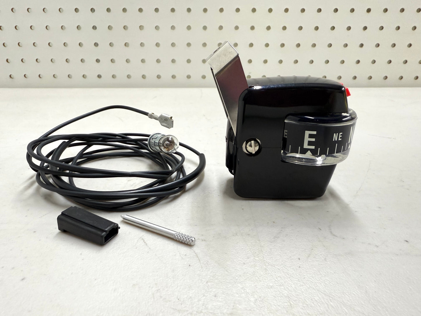 [NEW] 1958-1964 CHEVY IMPALA / FULL SIZE ACCESSORY COMPASS BLACK DIAL W/ LIGHT HARNESS