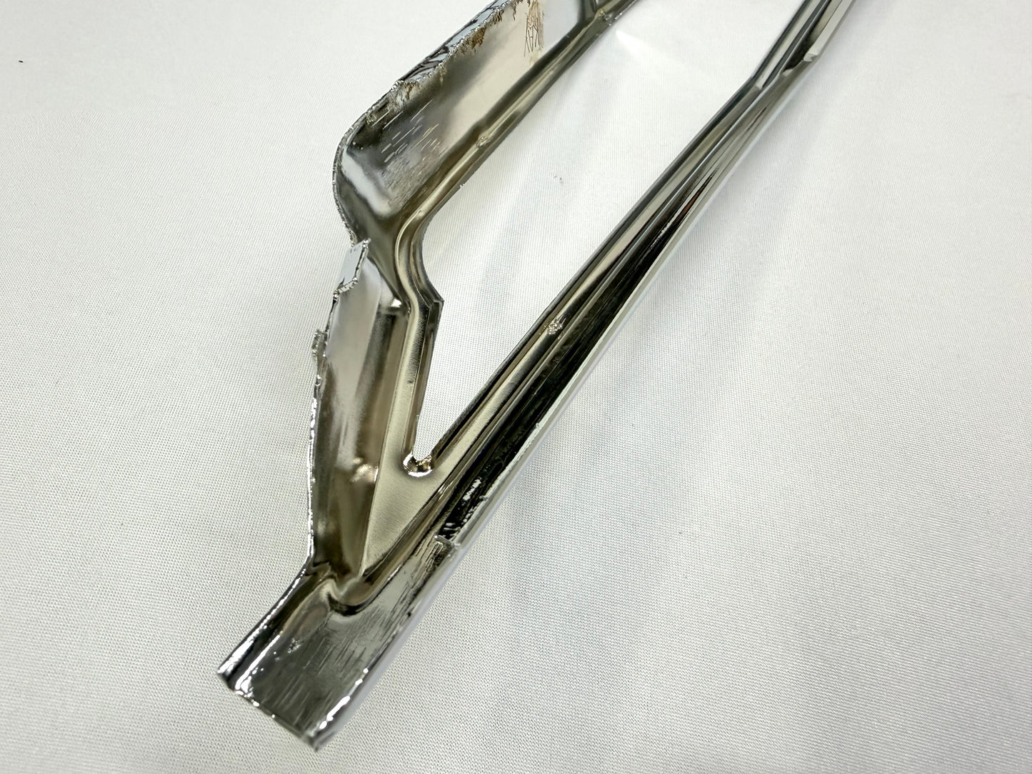 [ORIGINAL OEM RESTORED] 1961 CHEVY IMPALA BEL AIR BISCAYNE / FULL SIZE FRONT GRILLE EMBLEM SURROUND BEZEL HOUSING ONLY 1PC / SHOW CHROME FINISH