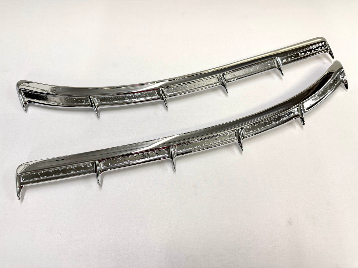 [ORIGINAL OEM RESTORED] 1961 CHEVY IMPALA 2DOOR HARDTOP BUBBLETOP REAR PANEL SCALLOPS TRIM SET 1PAIR / SHOW CHROME FINISH