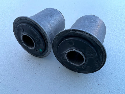 1959-64 GM FULL SIZE REAR BANANA BAR BUSHINGS 2PC / CHEVY IMPALA BELAIR BISCAYNE