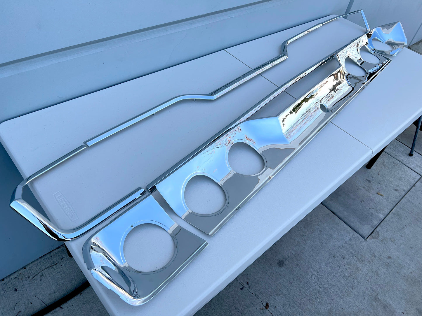 1963 CHEVY IMPALA , IMPALA SS TRUNK UPPER TRIM MOLDING 1PC (OEM / ORIGINAL) WITH CHEVROLET LETTERING / CHROME FINISH