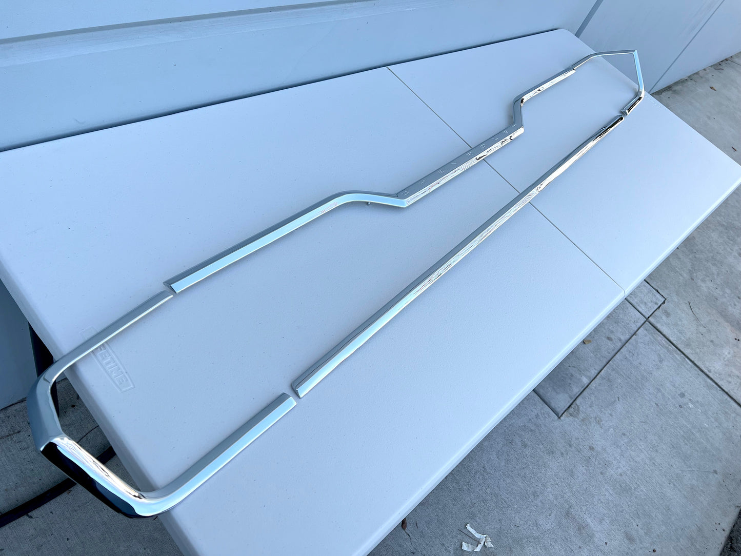 1963 CHEVY IMPALA , IMPALA SS TRUNK UPPER TRIM MOLDING 1PC (OEM / ORIGINAL) WITH CHEVROLET LETTERING / CHROME FINISH