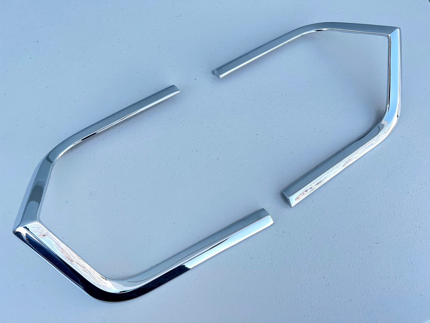 1963 CHEVY IMPALA TRUNK REAR CORNER COVE TRIMS MOLDINGS L/R 2PC (OEM / ORIGINAL) / CHROME FINISH