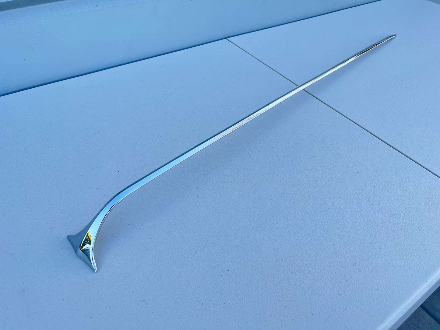 1964 CHEVY IMPALA / BELAIR TRUNK SPEAR MOLDING 1PC [NEW] [CHROME FINISH]