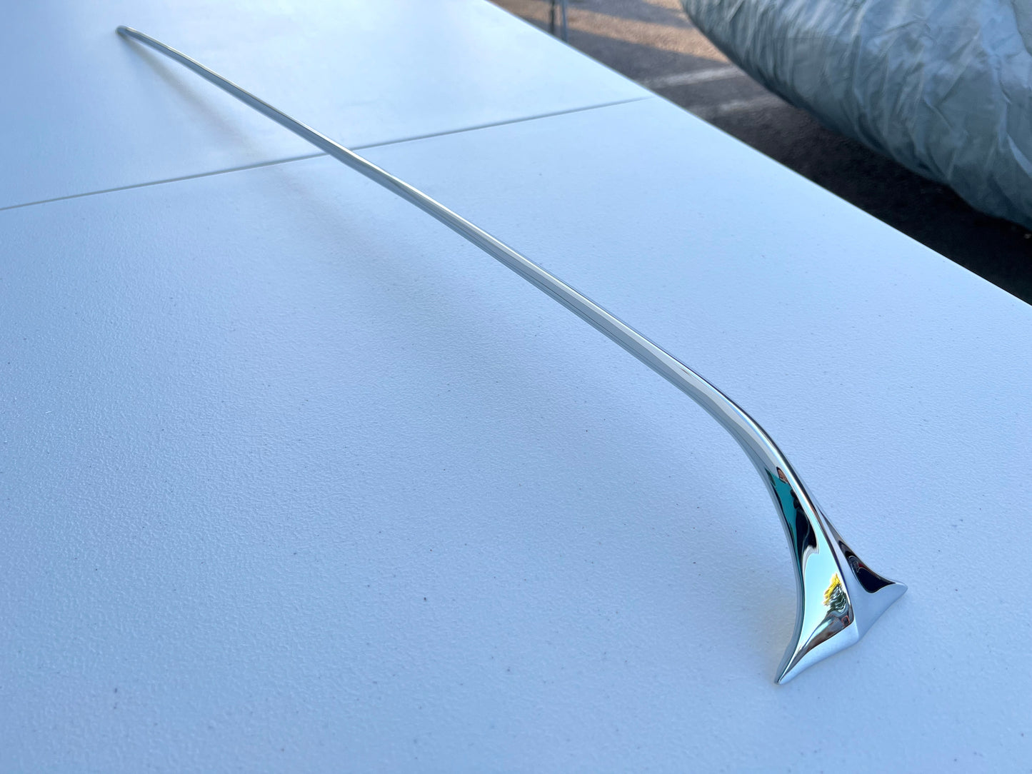 1964 CHEVY IMPALA / BELAIR ORIGINAL TRUNK SPEAR MOLDING 1PC [ORIGINAL / OEM] [CHROME FINISH]