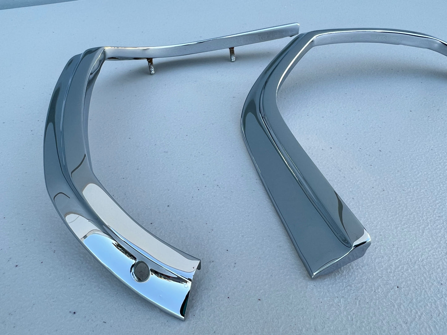 1964 CHEVY IMPALA / FULL-SIZE ORIGINAL (OEM) EYEBROW EYE BROW MOLDINGS 2PC/PAIR [ORIGINAL / OEM] [CHROME FINISH]